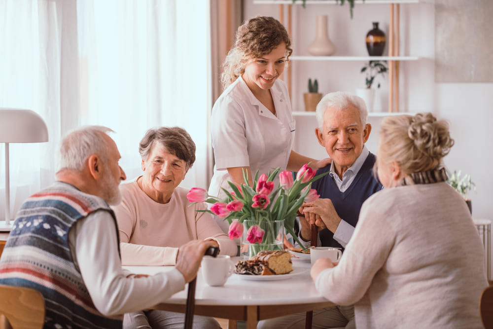 Actividades de guardería diaria para adultos mayores